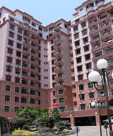 Dorcas Service Apartment - Marina Court Кота-Кинабалу Экстерьер фото