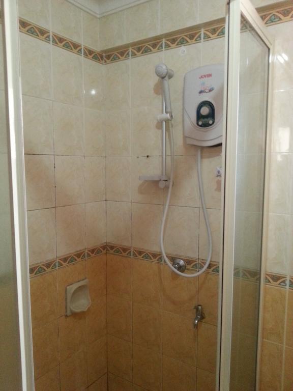 Dorcas Service Apartment - Marina Court Кота-Кинабалу Номер фото