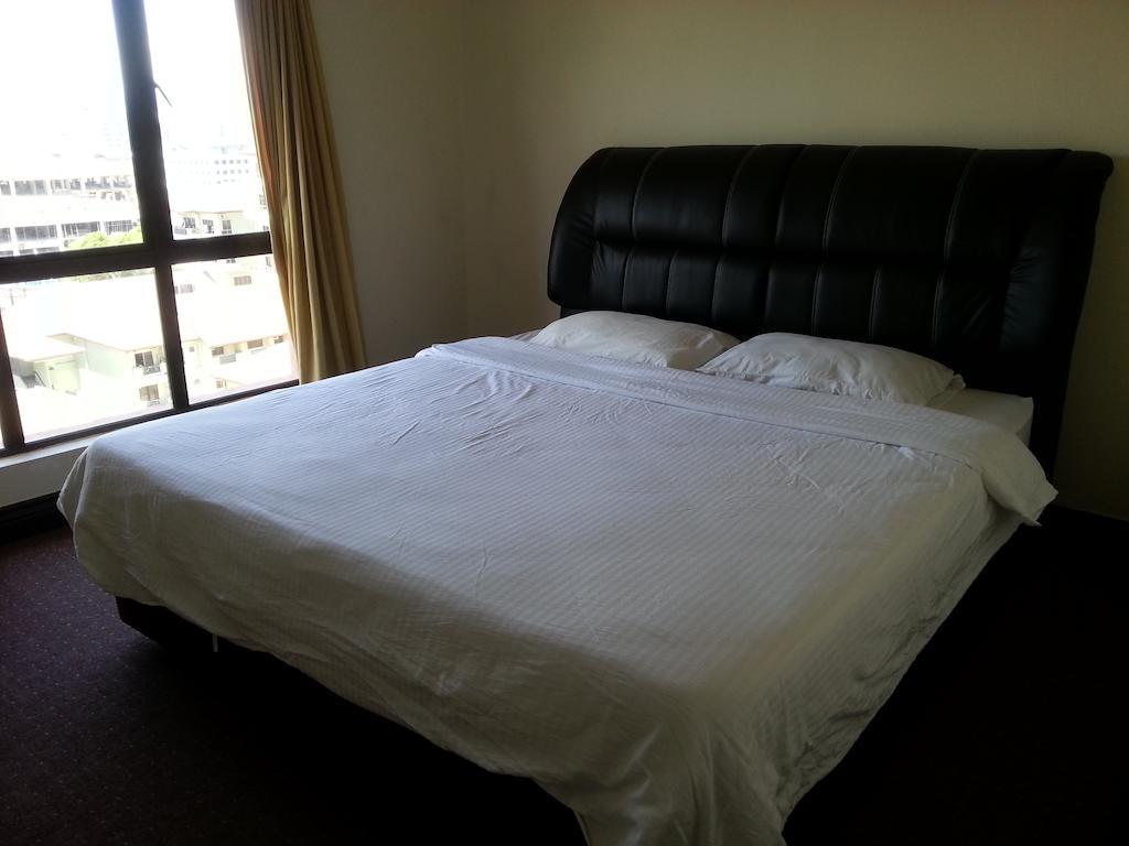 Dorcas Service Apartment - Marina Court Кота-Кинабалу Номер фото
