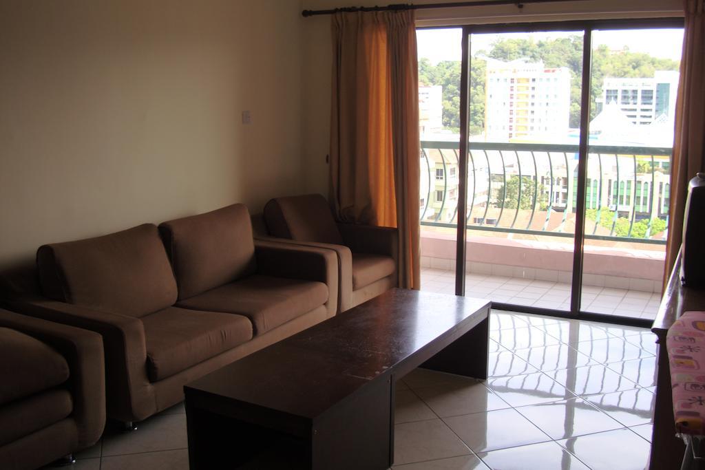 Dorcas Service Apartment - Marina Court Кота-Кинабалу Номер фото