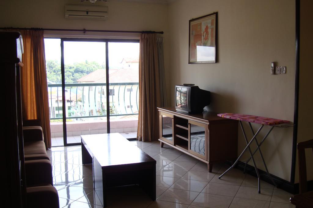 Dorcas Service Apartment - Marina Court Кота-Кинабалу Номер фото