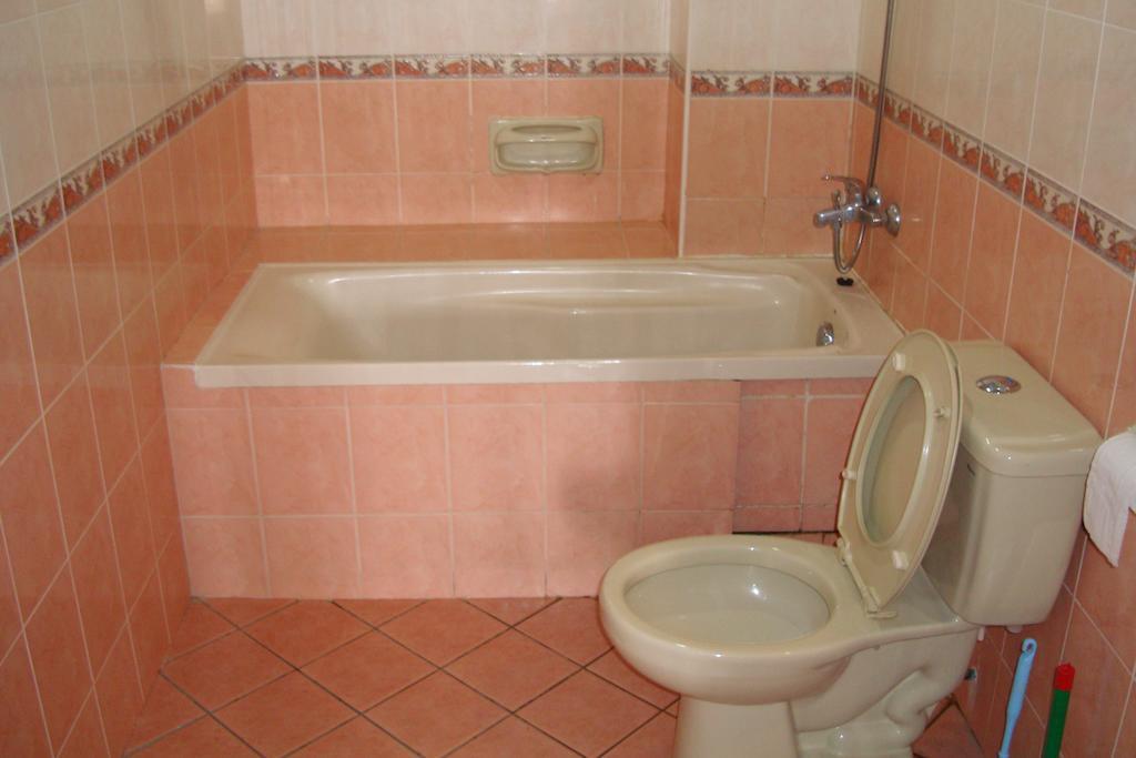 Dorcas Service Apartment - Marina Court Кота-Кинабалу Номер фото