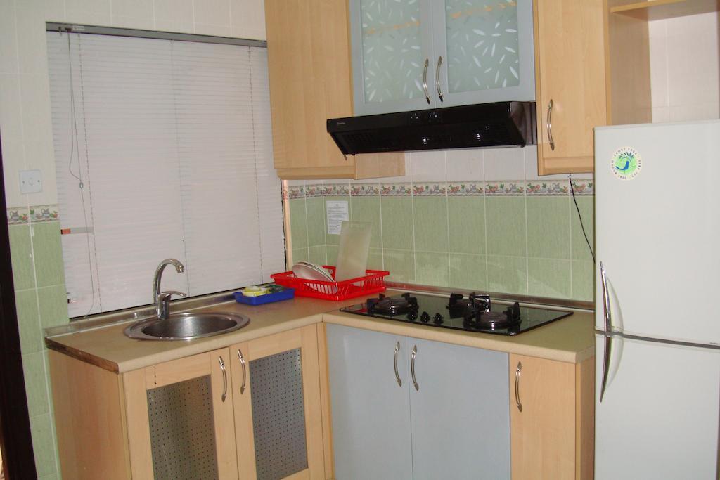 Dorcas Service Apartment - Marina Court Кота-Кинабалу Номер фото