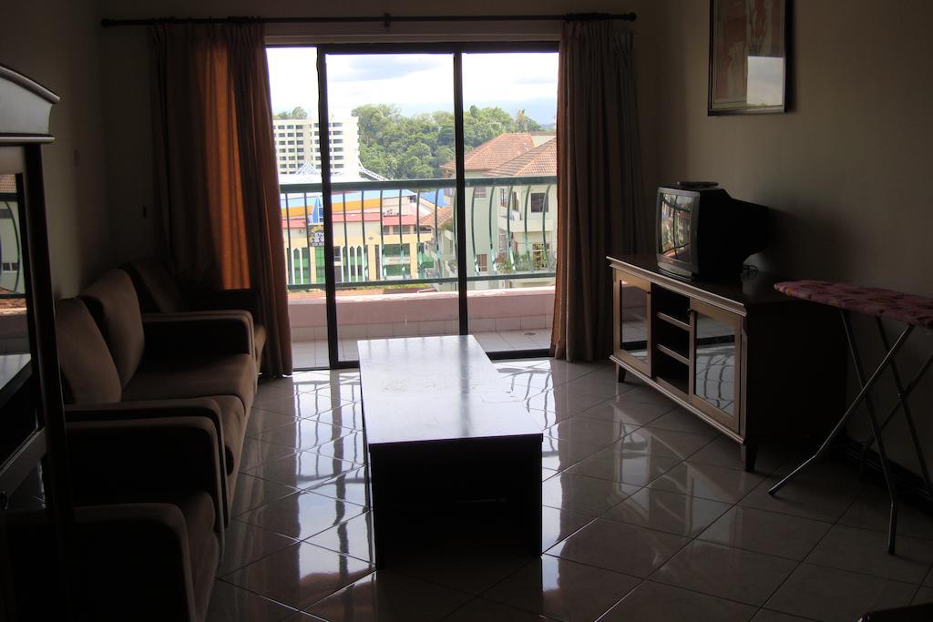 Dorcas Service Apartment - Marina Court Кота-Кинабалу Экстерьер фото