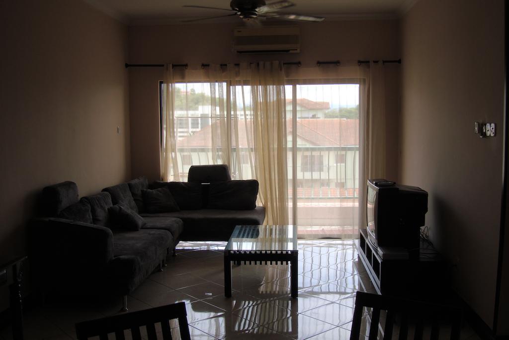 Dorcas Service Apartment - Marina Court Кота-Кинабалу Экстерьер фото