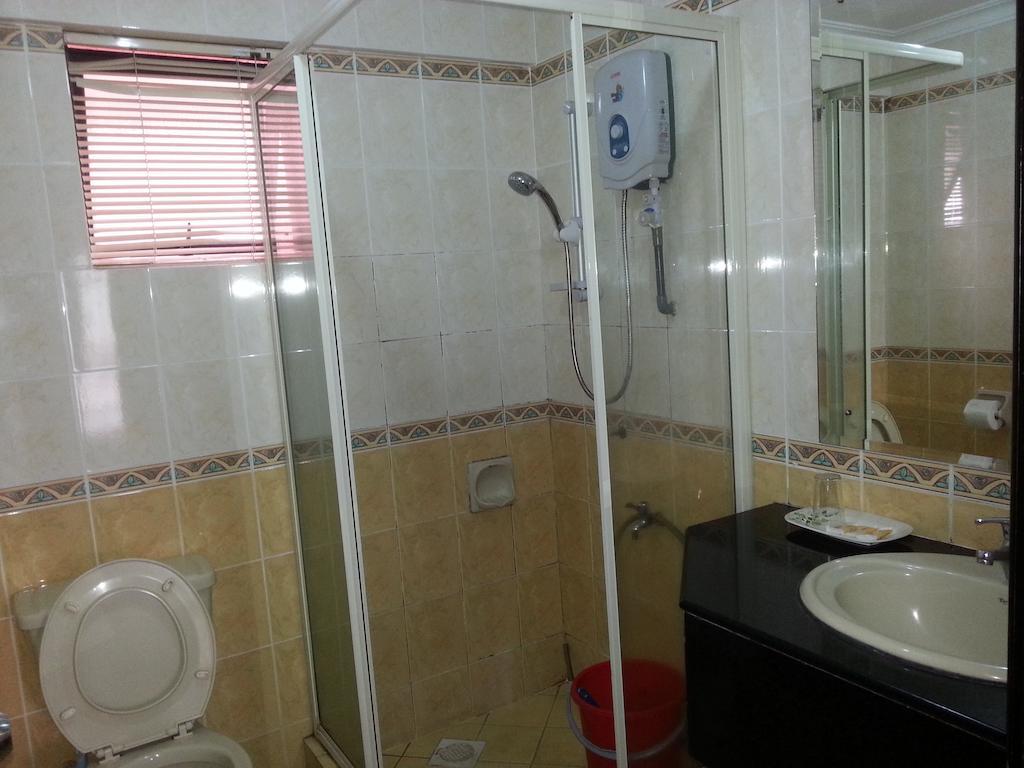Dorcas Service Apartment - Marina Court Кота-Кинабалу Экстерьер фото
