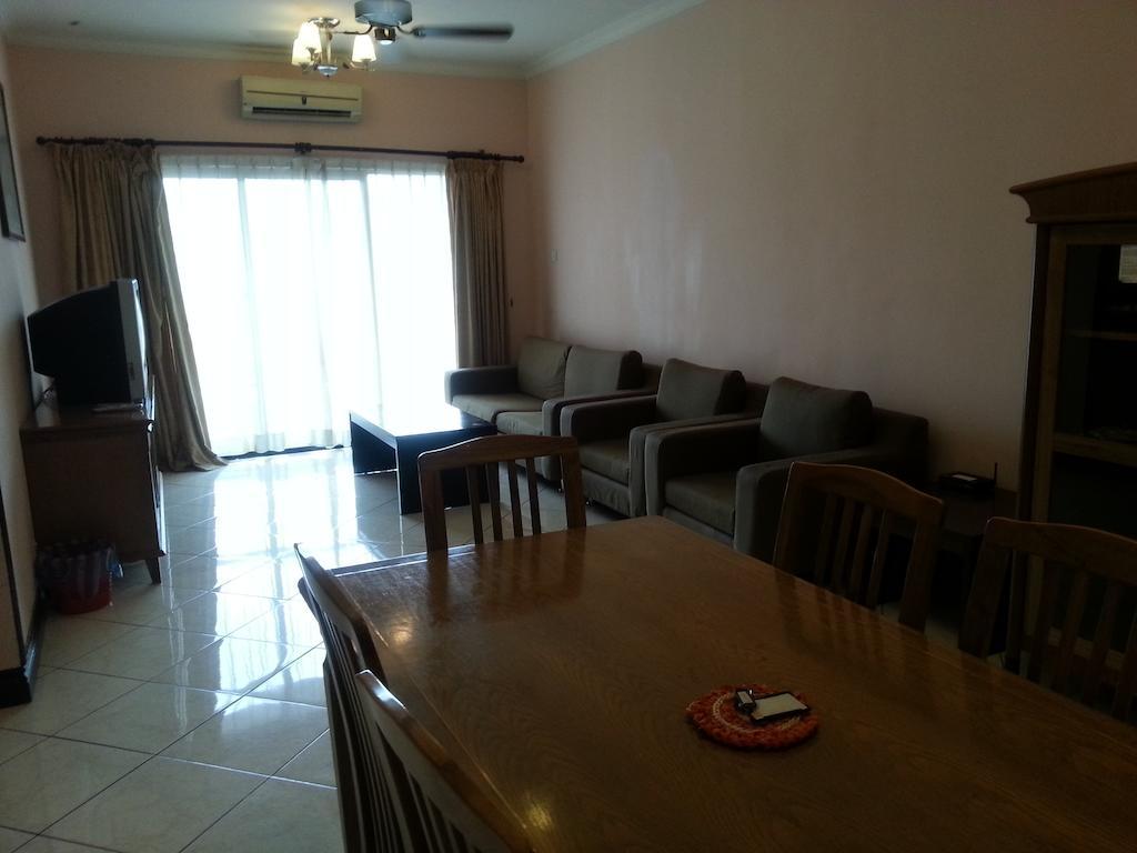 Dorcas Service Apartment - Marina Court Кота-Кинабалу Экстерьер фото