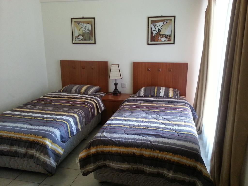 Dorcas Service Apartment - Marina Court Кота-Кинабалу Экстерьер фото