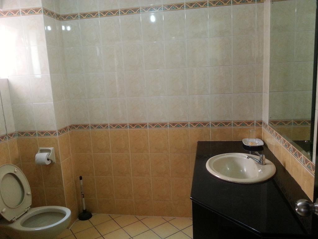 Dorcas Service Apartment - Marina Court Кота-Кинабалу Экстерьер фото